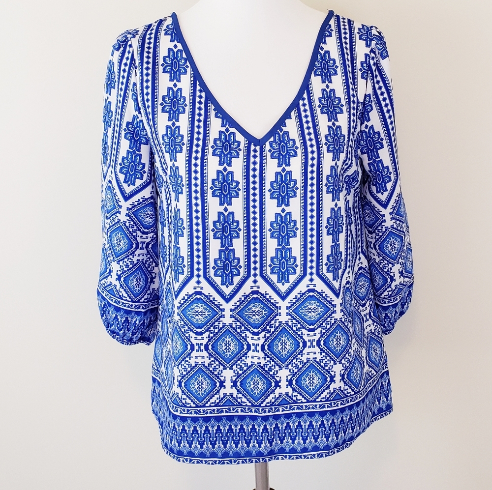 Blue White Print Flowy Blouse Open Back Myan V Neck Geometric Print Size Small